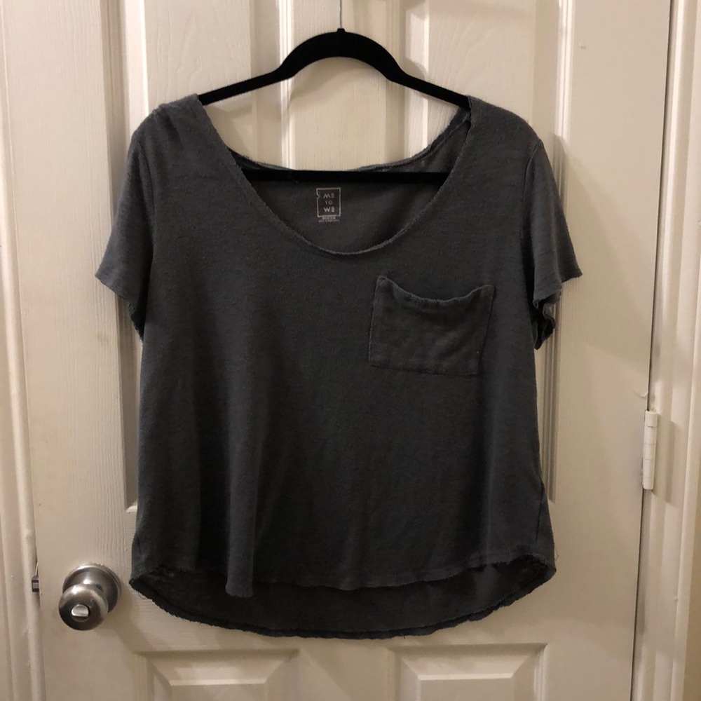 Grey tee with frocket